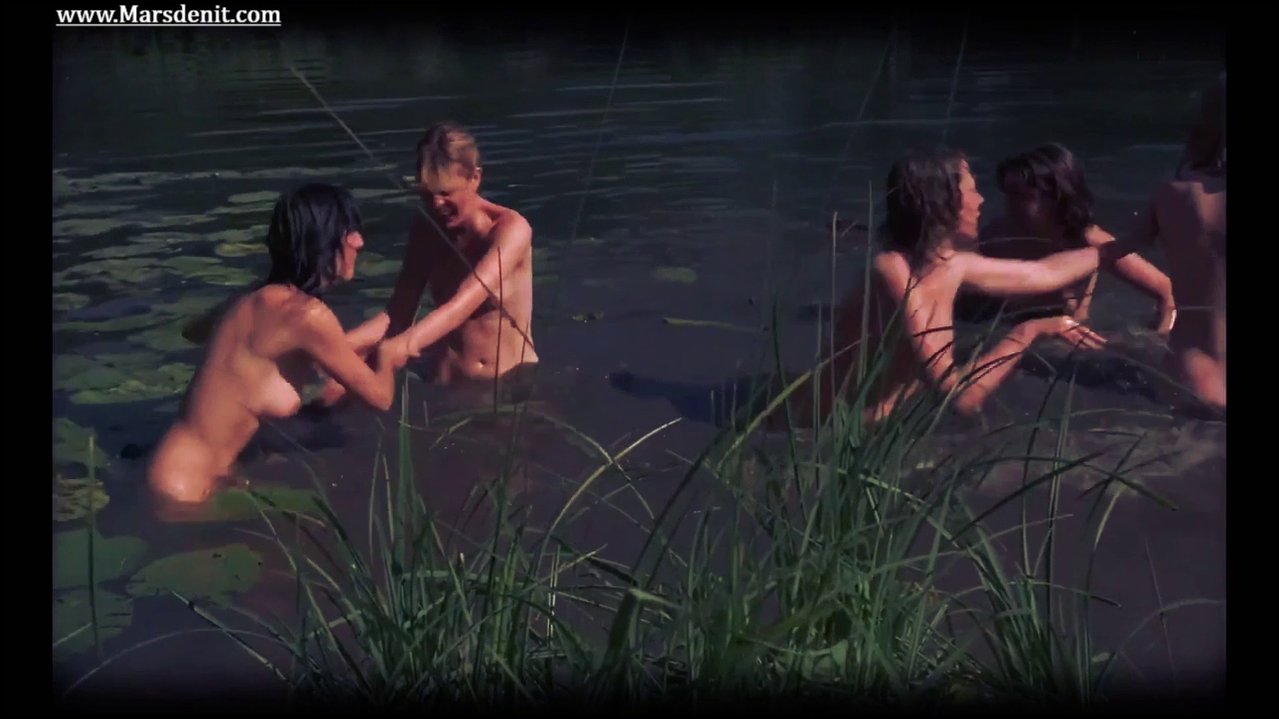 Zombies after Girls with nice Tits